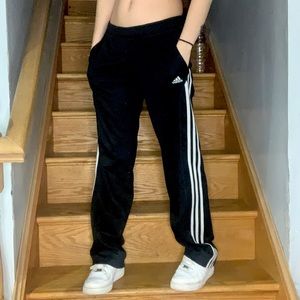 BLACK ADIDAS SWEATPANTS